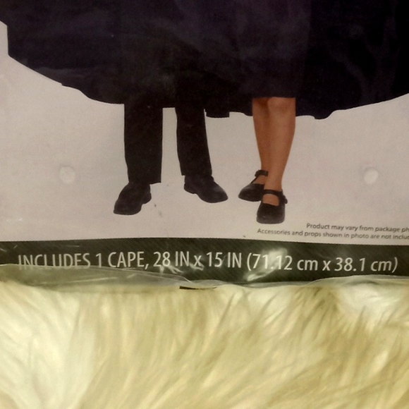 Halloween Black Cape Ages 8+ - Picture 3 of 7